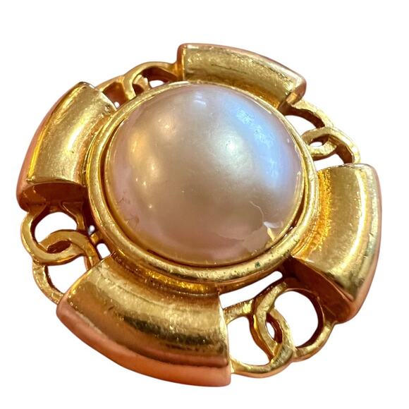 CHANEL Vintage CC Round Button Faux Pearl Clip-On Earring - Picture 8 of 10